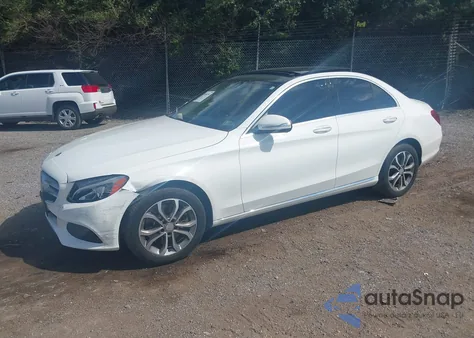 2015 Mercedes-Benz C 300 4Matic/Luxury 4Matic/Sport 4Matic z USA, uszkodzony, nr VIN 55SWF4KB1FU090539